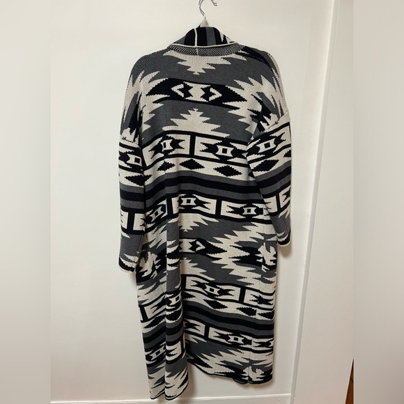 Xierna Pattern Cardigan - Picture 2 of 3